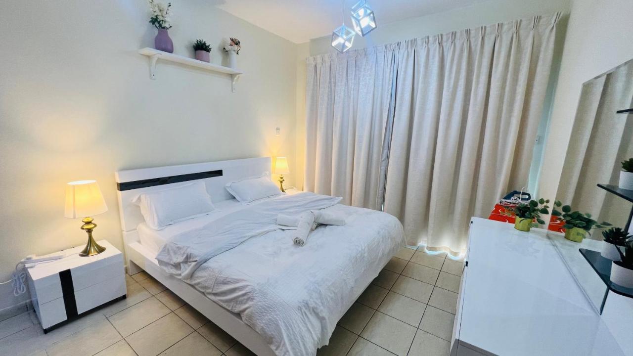 Newly Furnished Cozy One Bed Room Apartment 2 Bathroom City View Dubái Exterior foto