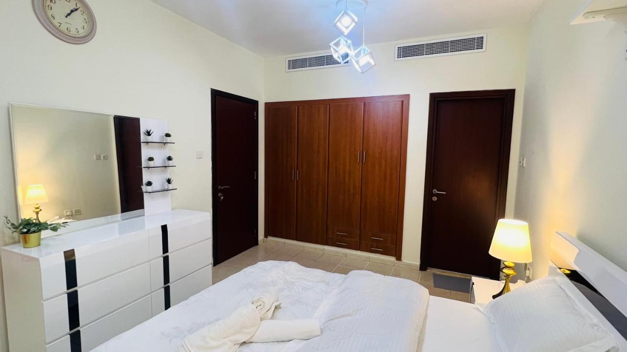Newly Furnished Cozy One Bed Room Apartment 2 Bathroom City View Dubái Exterior foto