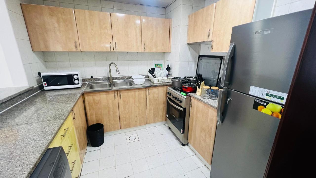 Newly Furnished Cozy One Bed Room Apartment 2 Bathroom City View Dubái Exterior foto