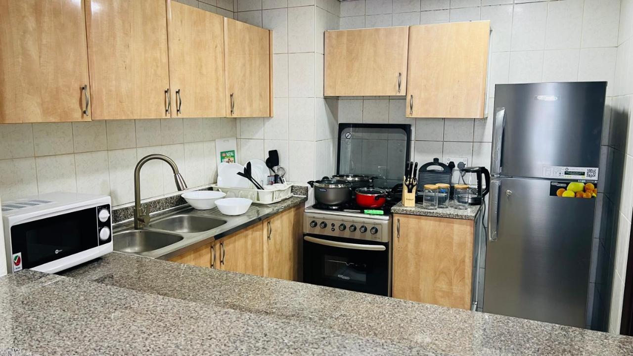 Newly Furnished Cozy One Bed Room Apartment 2 Bathroom City View Dubái Exterior foto