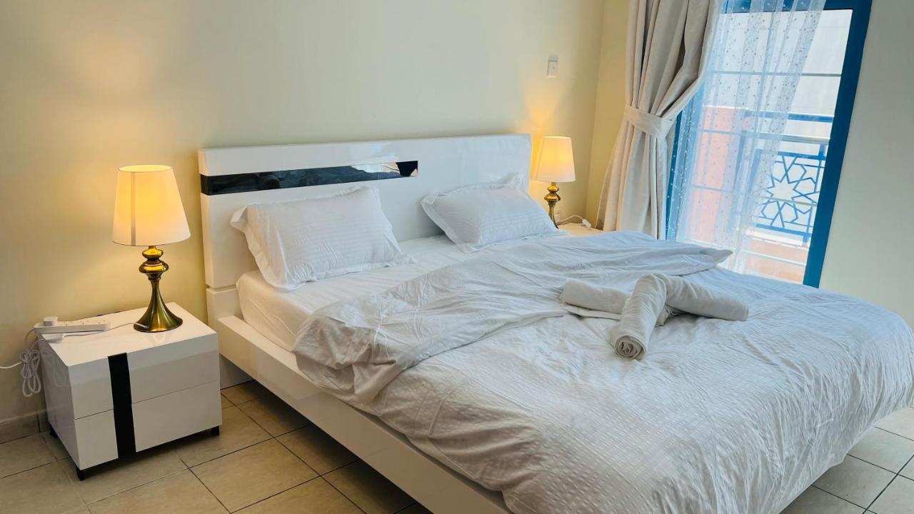 Newly Furnished Cozy One Bed Room Apartment 2 Bathroom City View Dubái Exterior foto