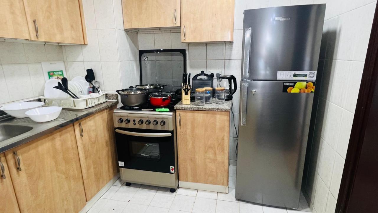 Newly Furnished Cozy One Bed Room Apartment 2 Bathroom City View Dubái Exterior foto