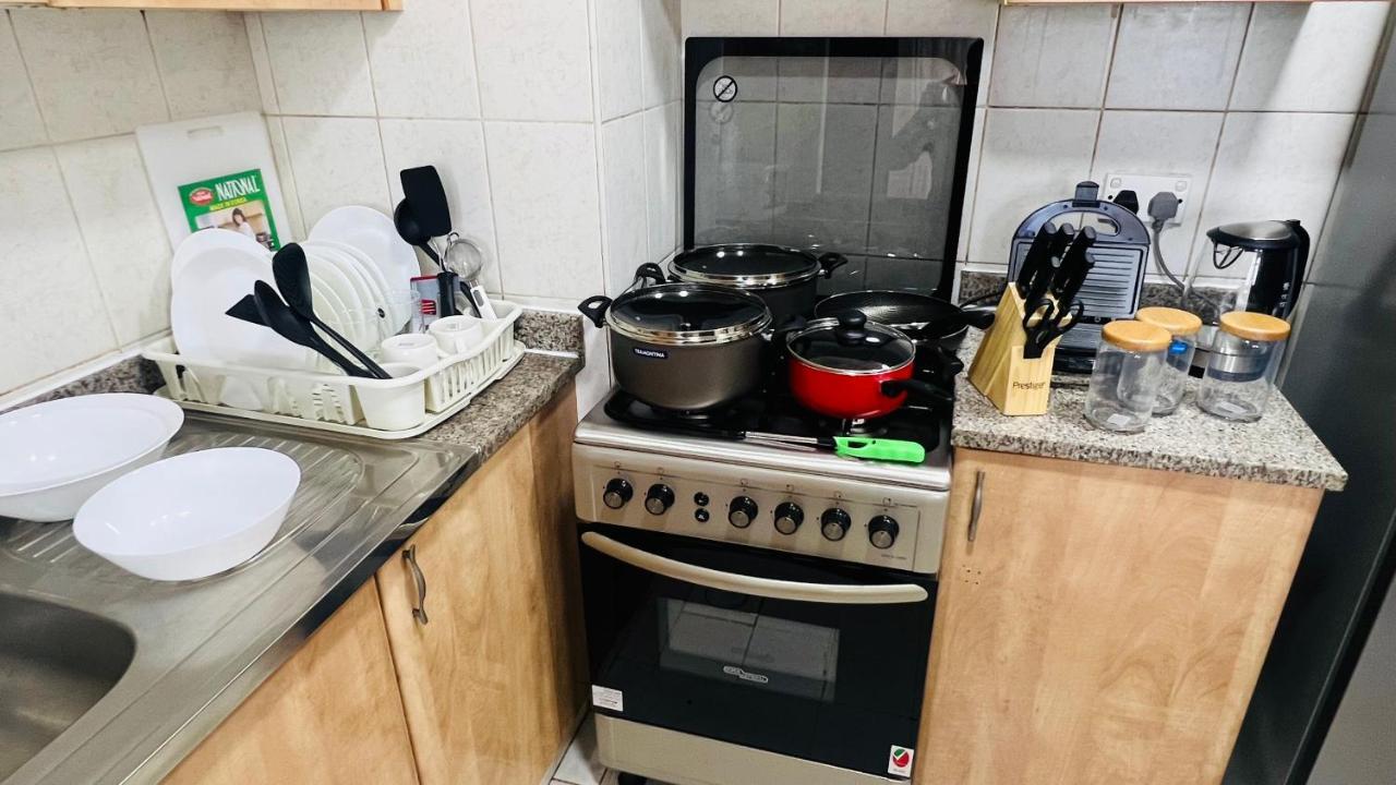 Newly Furnished Cozy One Bed Room Apartment 2 Bathroom City View Dubái Exterior foto