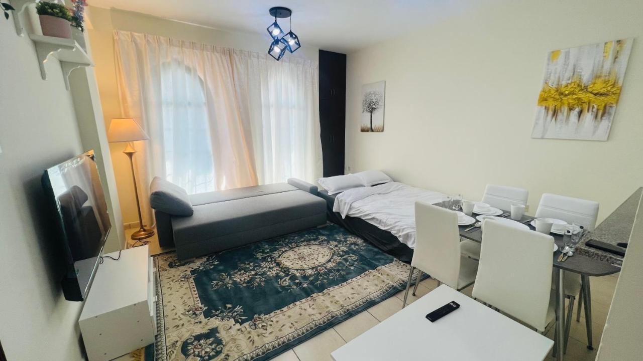 Newly Furnished Cozy One Bed Room Apartment 2 Bathroom City View Dubái Exterior foto
