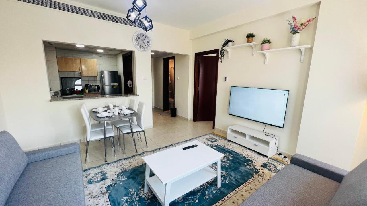 Newly Furnished Cozy One Bed Room Apartment 2 Bathroom City View Dubái Exterior foto