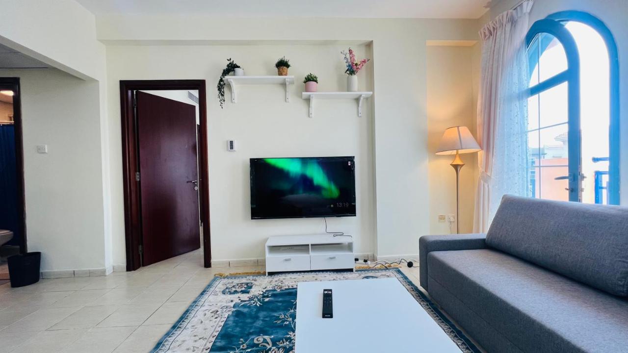 Newly Furnished Cozy One Bed Room Apartment 2 Bathroom City View Dubái Exterior foto